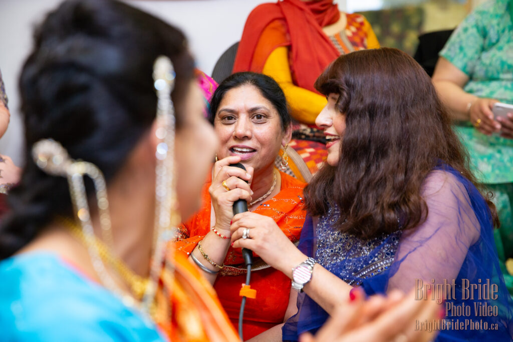 asngeet, party, singing, indian, hindu, sikh, weddin, tradition, brightbridephoto, brightbride, photography, edmonton, calgary, banff, canmore