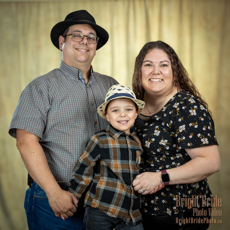 Read more about the article R. & K. & M. Family Photo Session