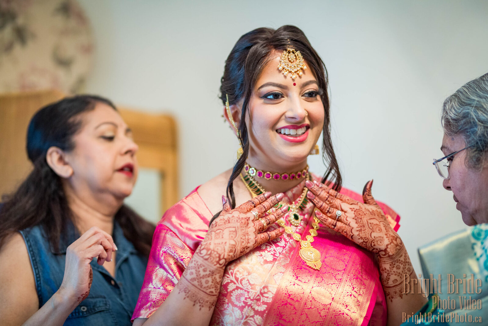 bright bride photo video wedding photography S&K Cremona getting ready
